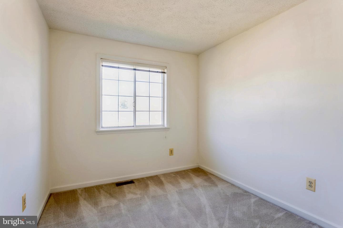 8 Tatler Place photo 32