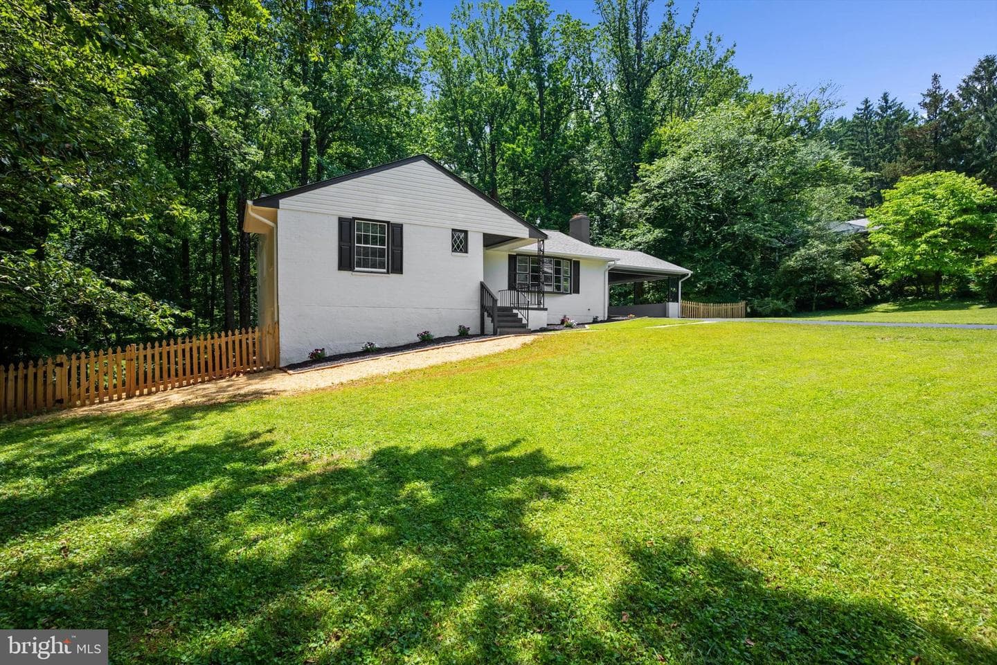 1013 Roxleigh Road photo 3