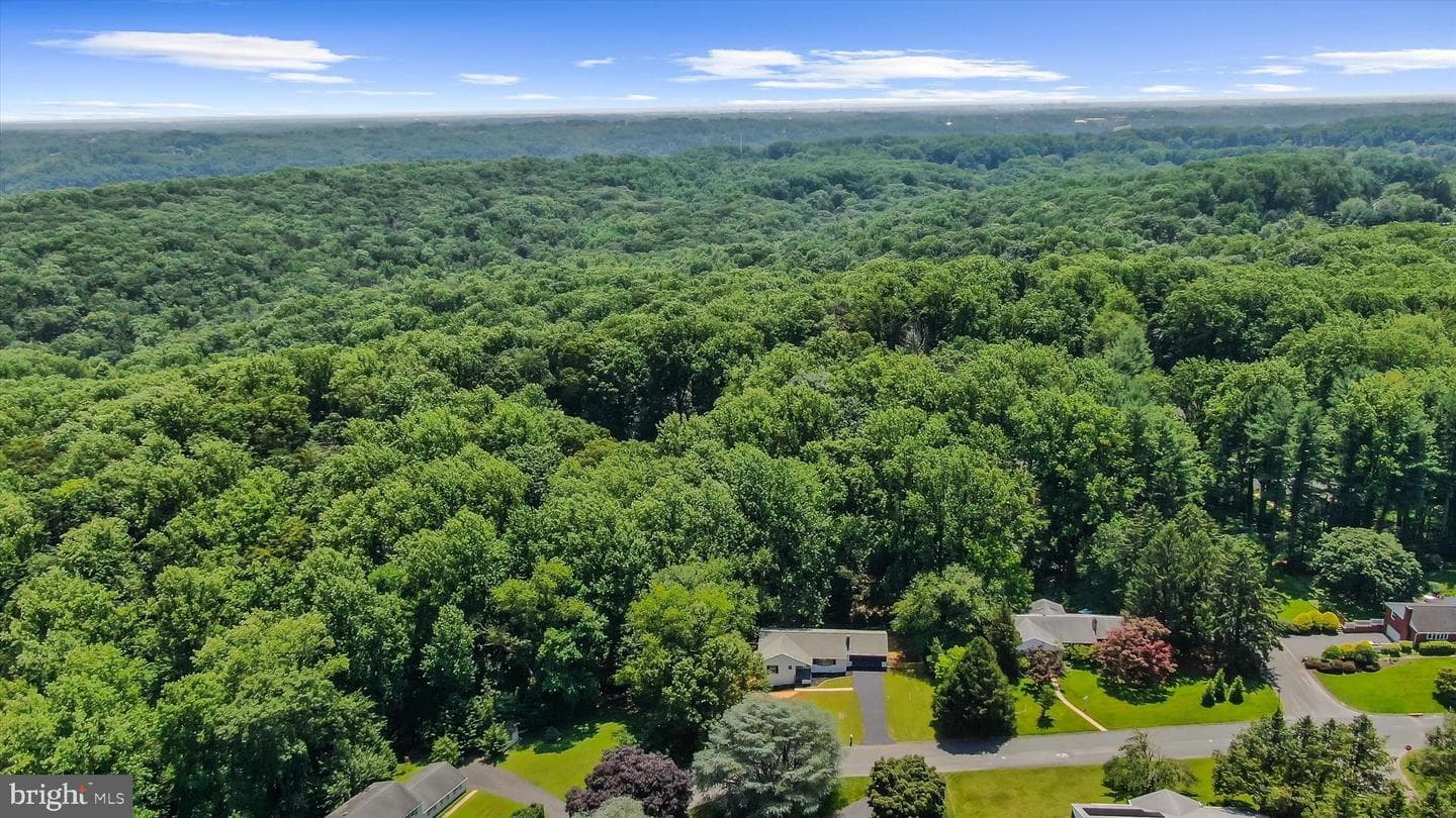 1013 Roxleigh Road photo 47
