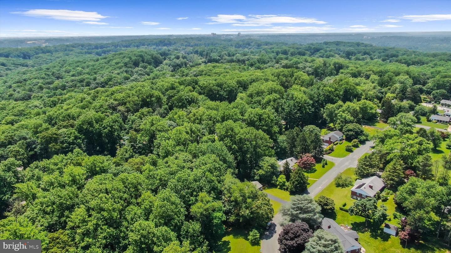 1013 Roxleigh Road photo 49