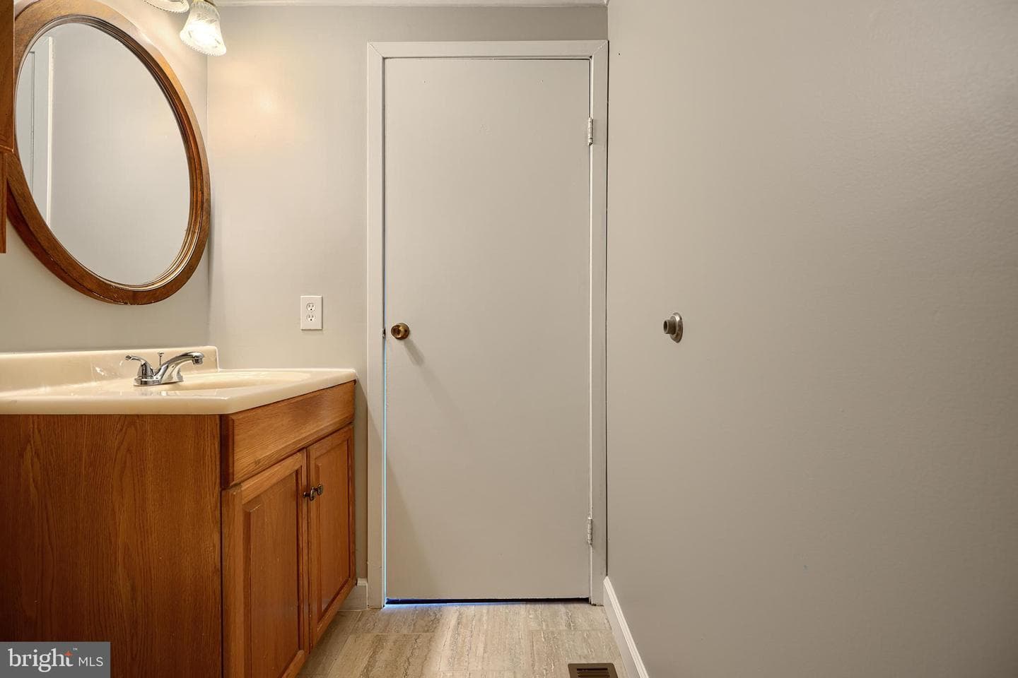 16 Ayr Court photo 32