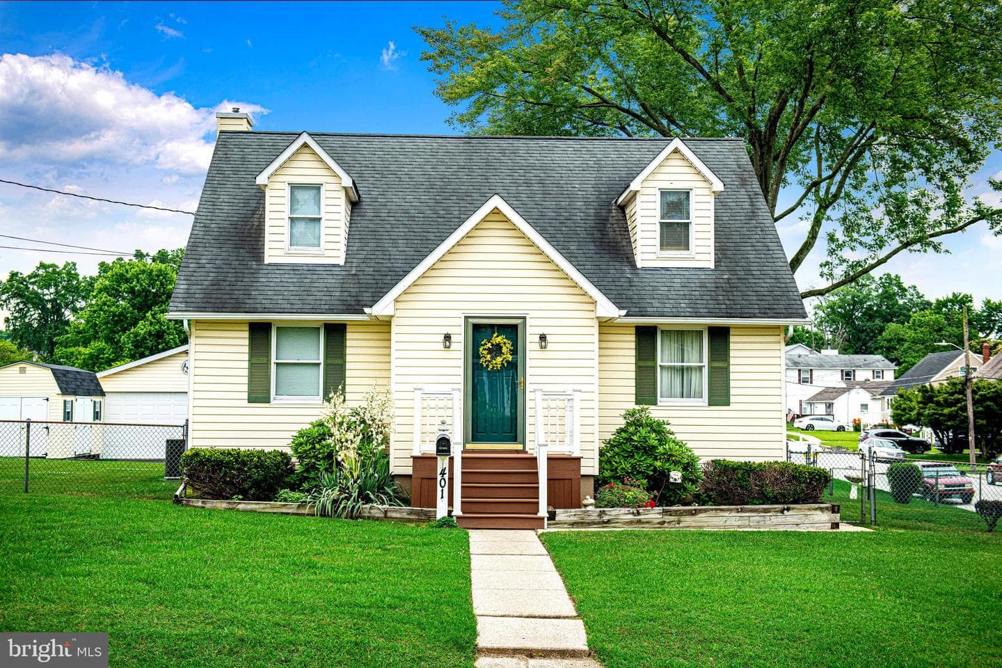 401 Riverside Road photo 1