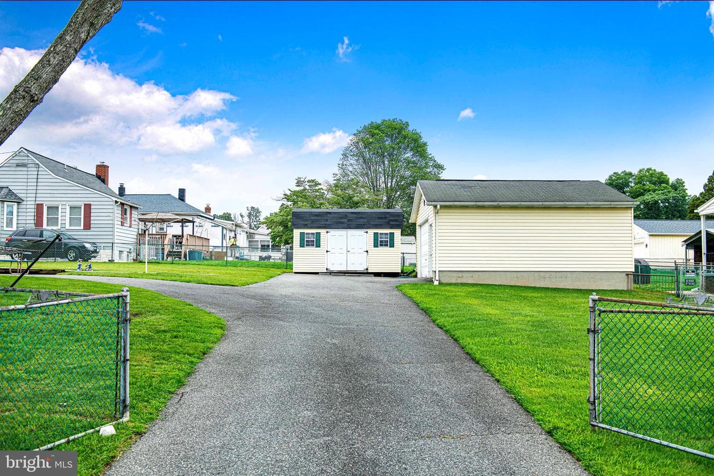 401 Riverside Road photo 10