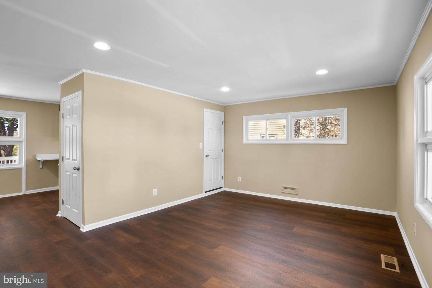 1030 Collwood Road photo 9