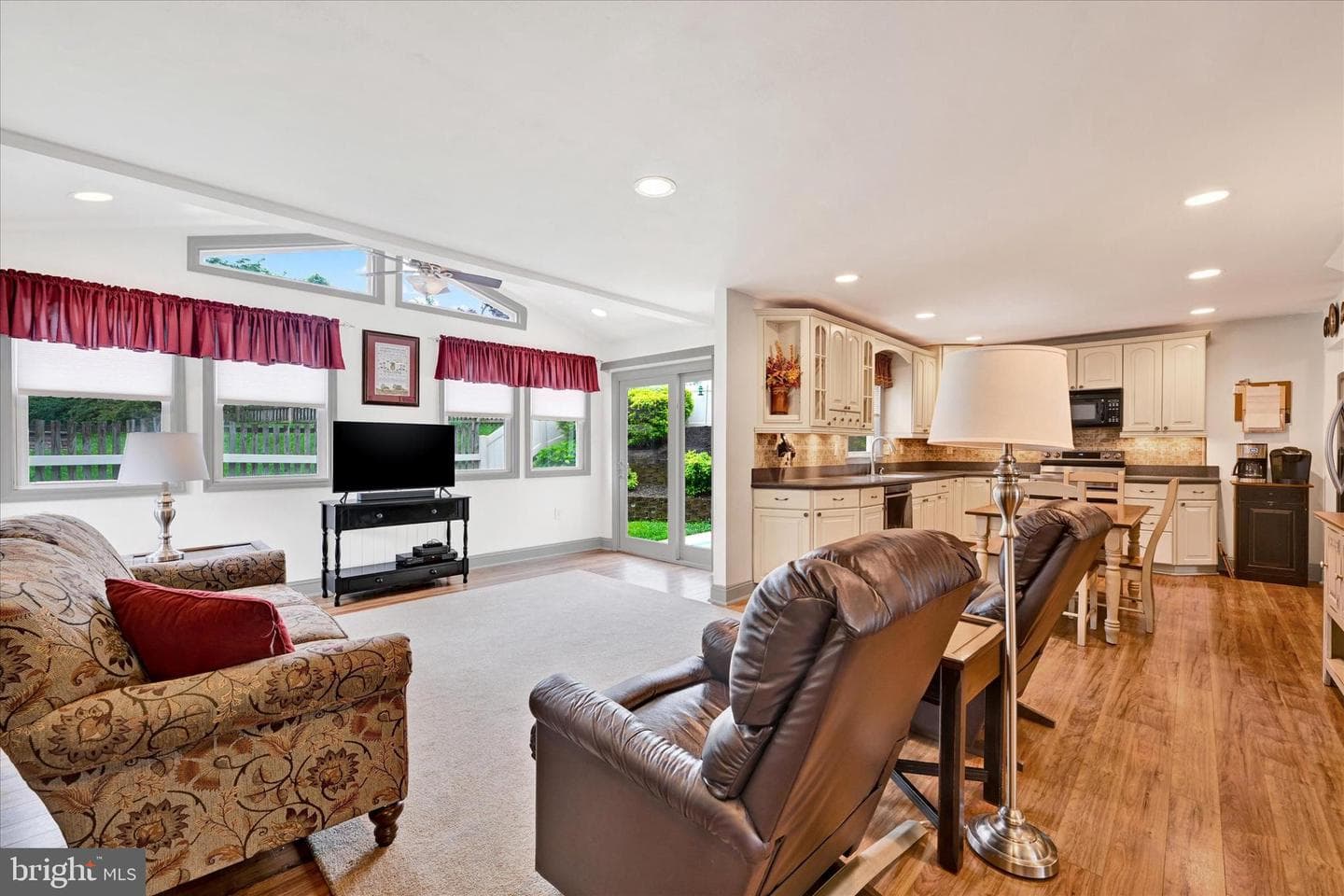 9415 Twilight Drive photo 7
