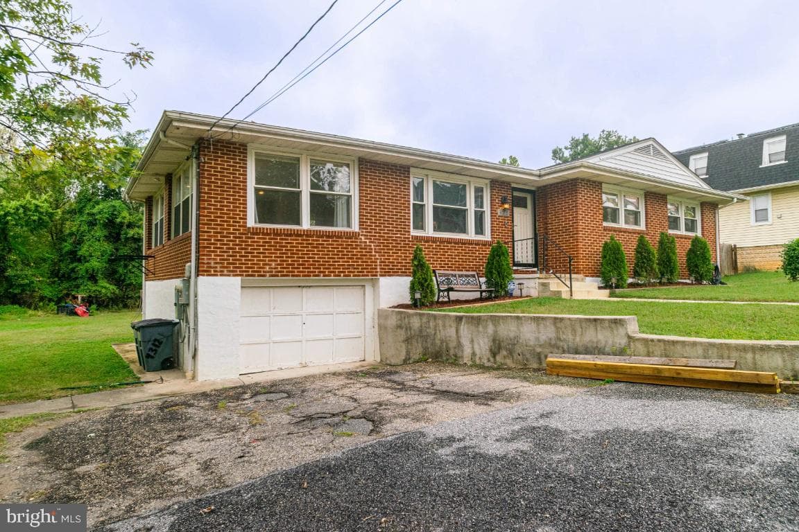4312 Spencer Street photo 2