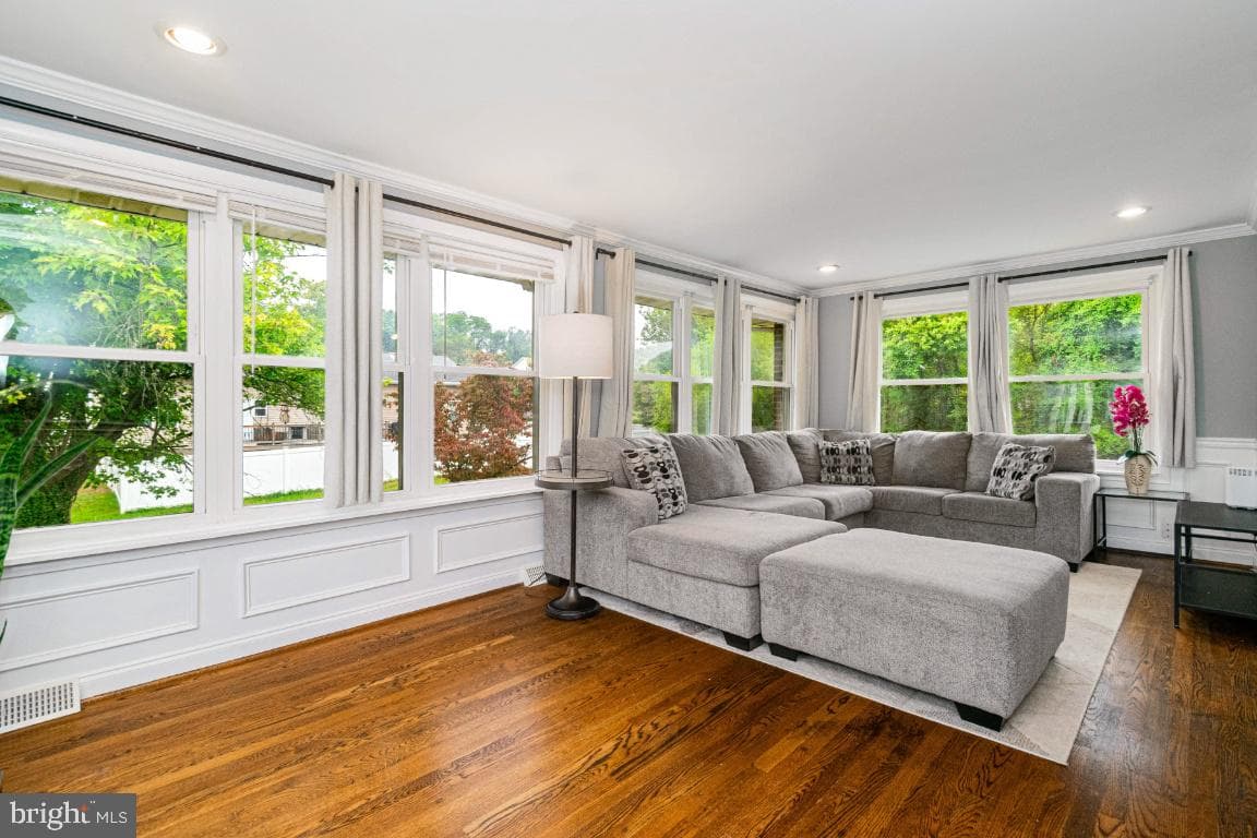 4312 Spencer Street photo 3