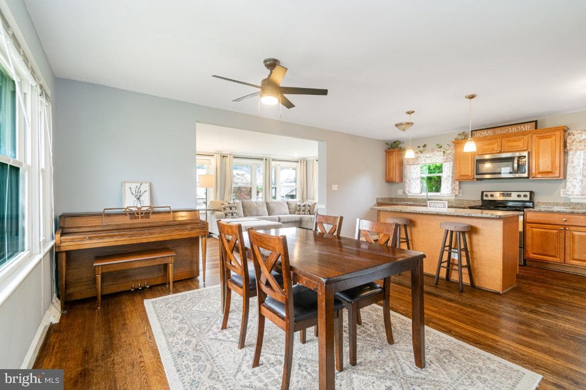 4312 Spencer Street photo 4