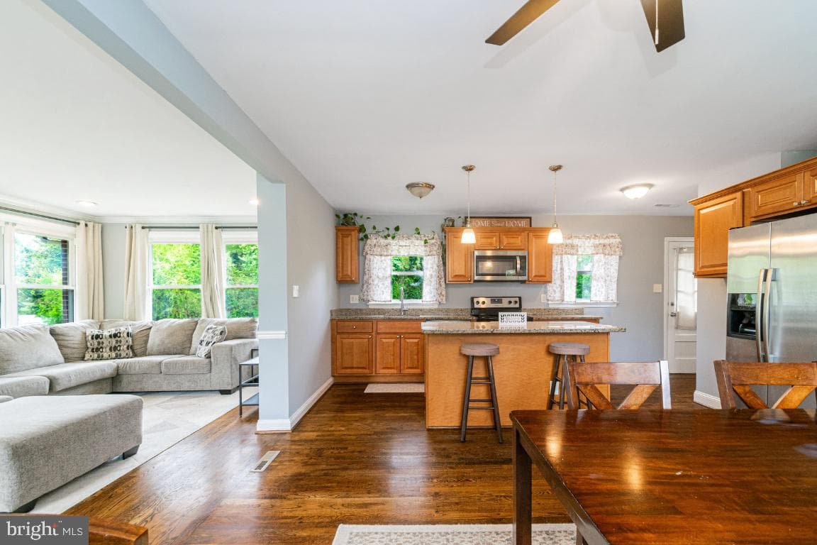 4312 Spencer Street photo 6