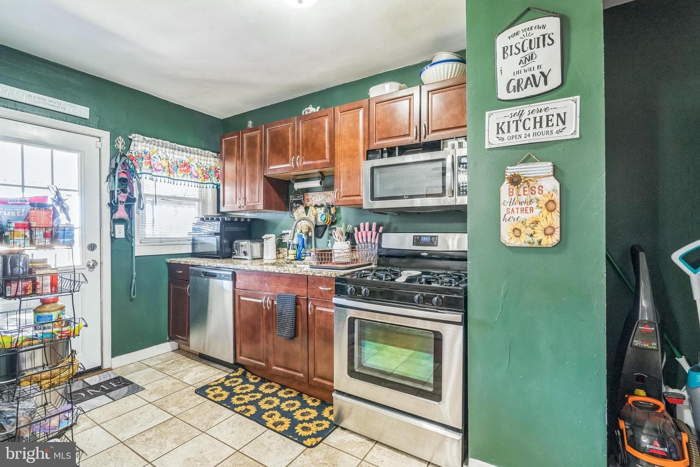 6733 Woodley Rd photo 8