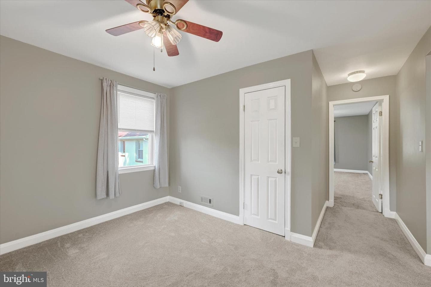 9106 Yvonne Avenue photo 16