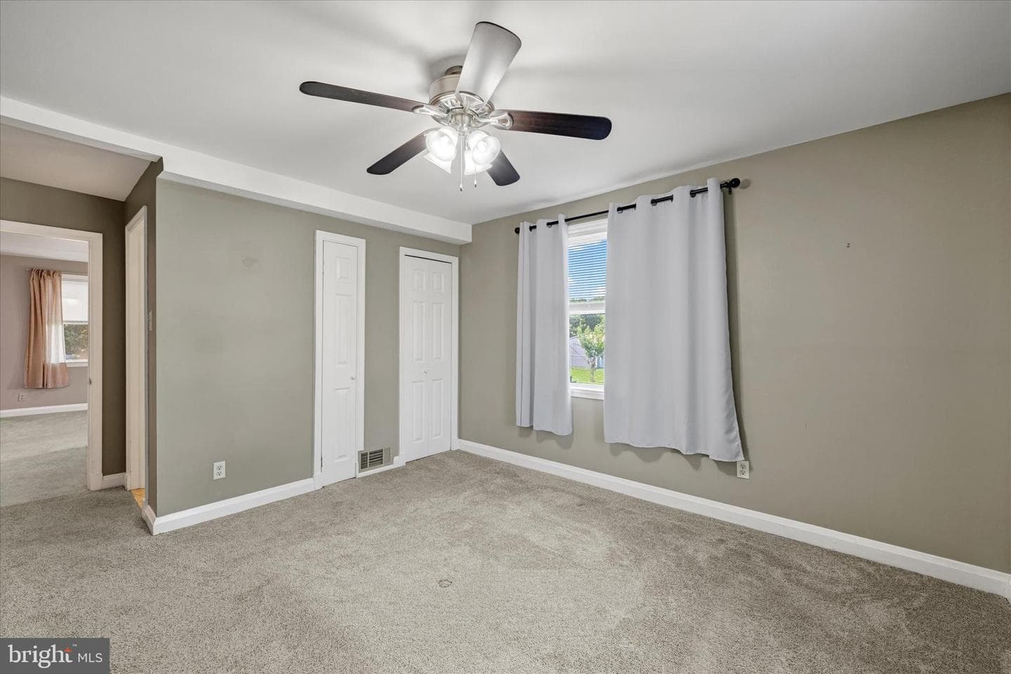 9106 Yvonne Avenue photo 19