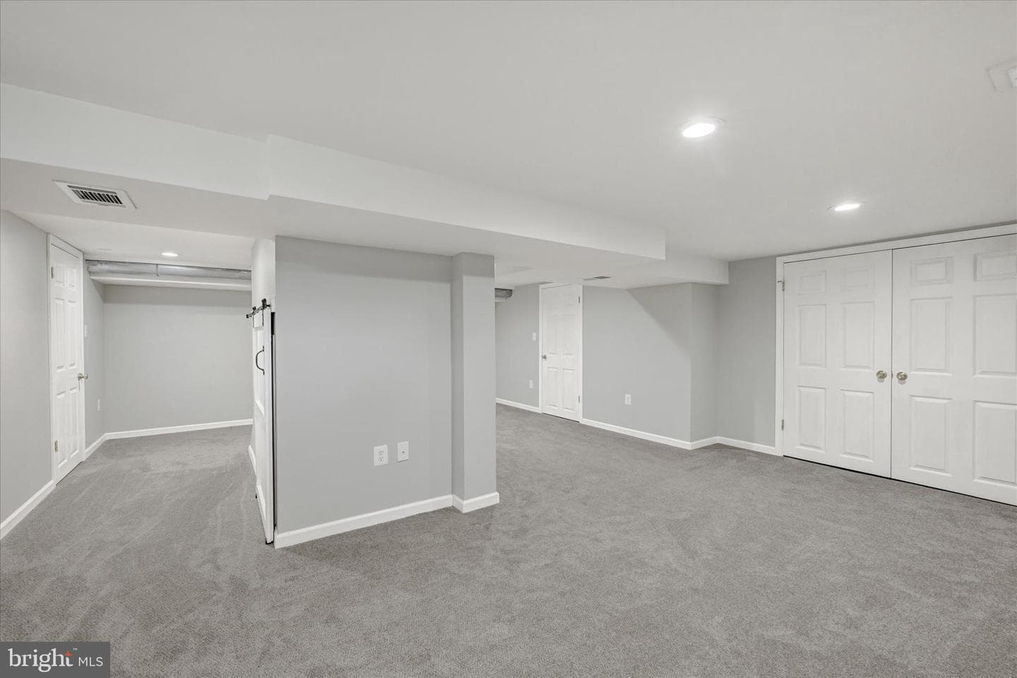 9106 Yvonne Avenue photo 25