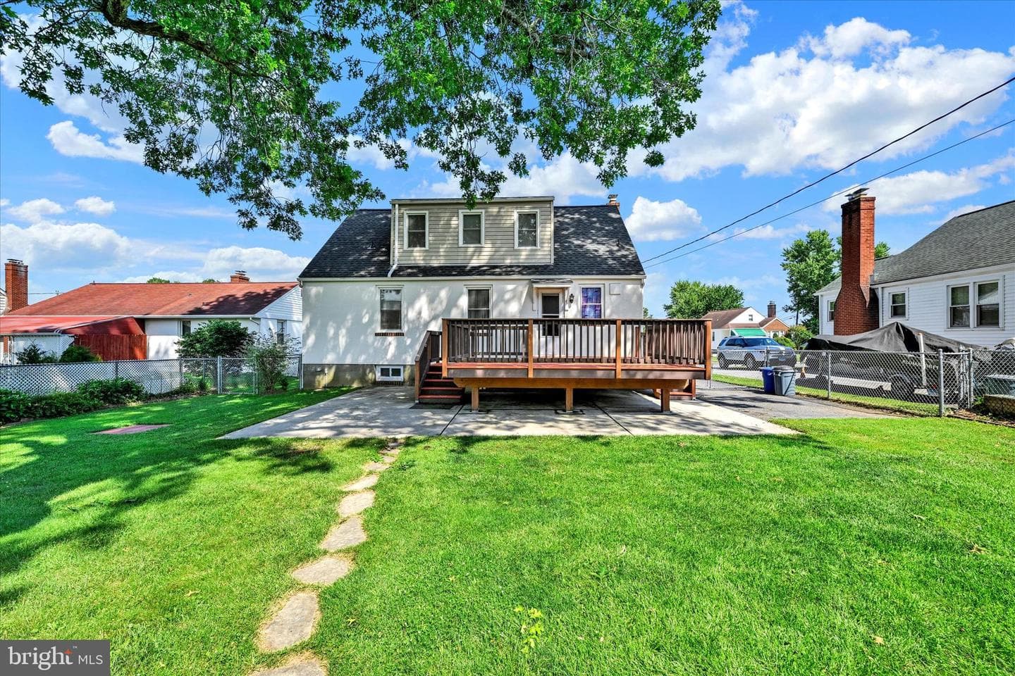 9106 Yvonne Avenue photo 31