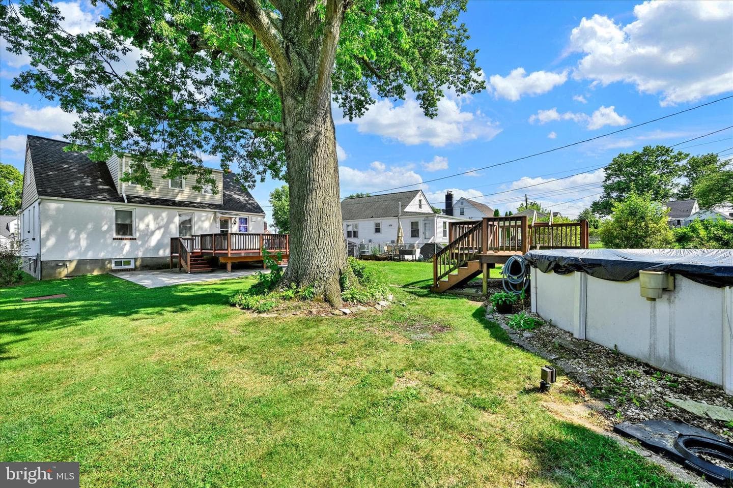 9106 Yvonne Avenue photo 32