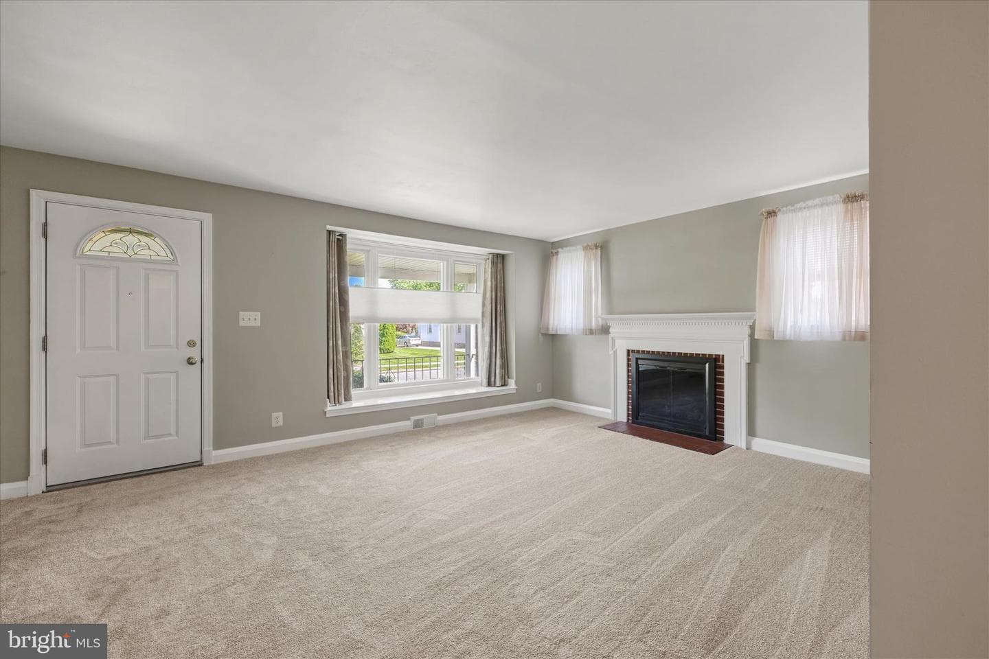 9106 Yvonne Avenue photo 4