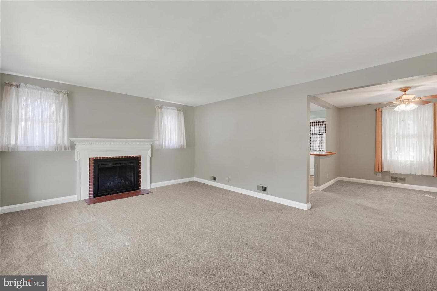 9106 Yvonne Avenue photo 5