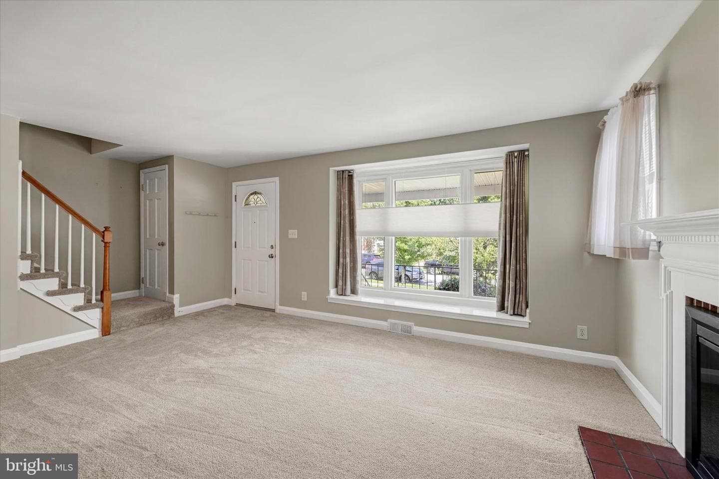 9106 Yvonne Avenue photo 6