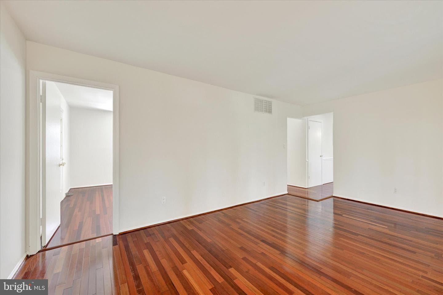 127 W Chestnut Hill Lane photo 17