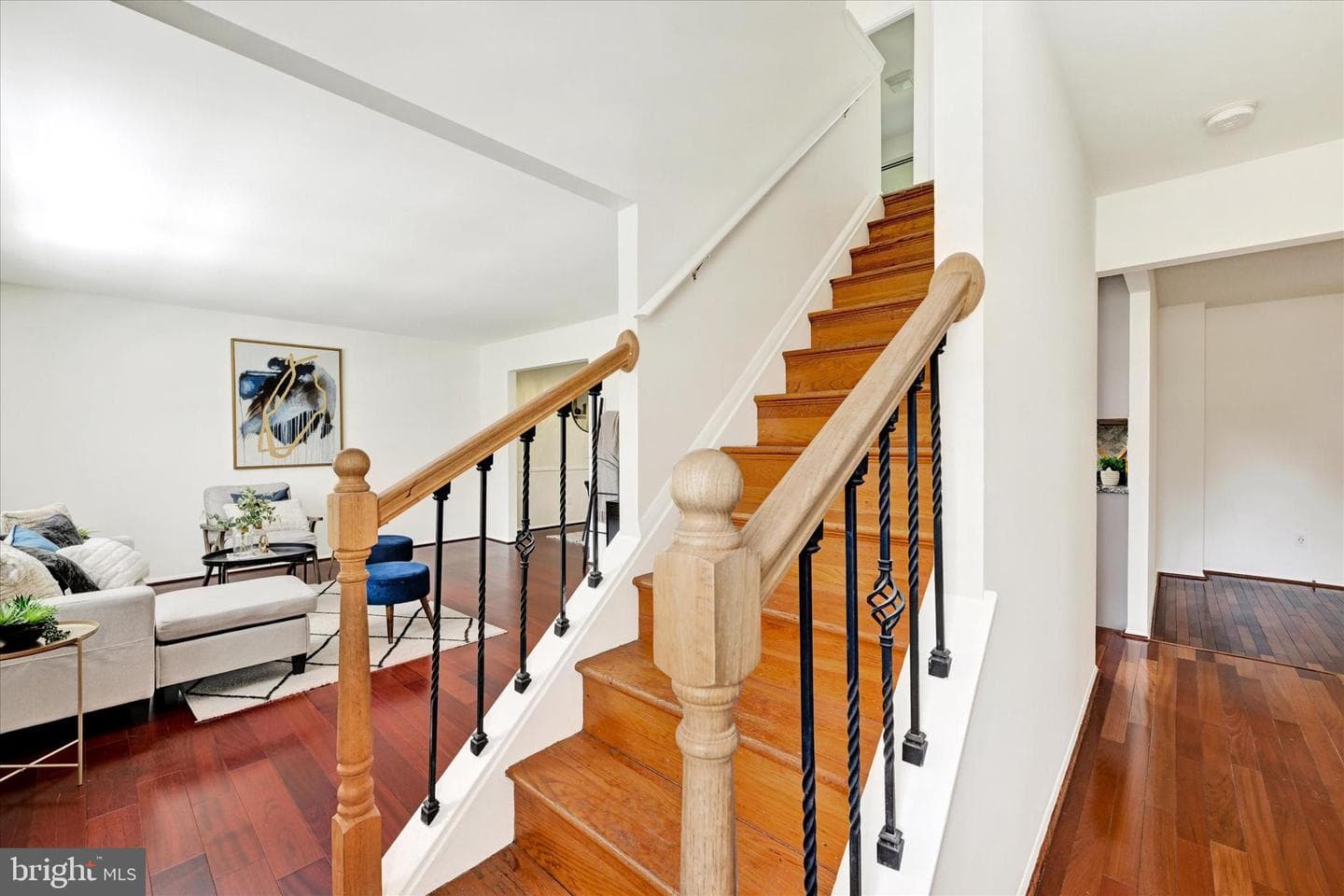 127 W Chestnut Hill Lane photo 4