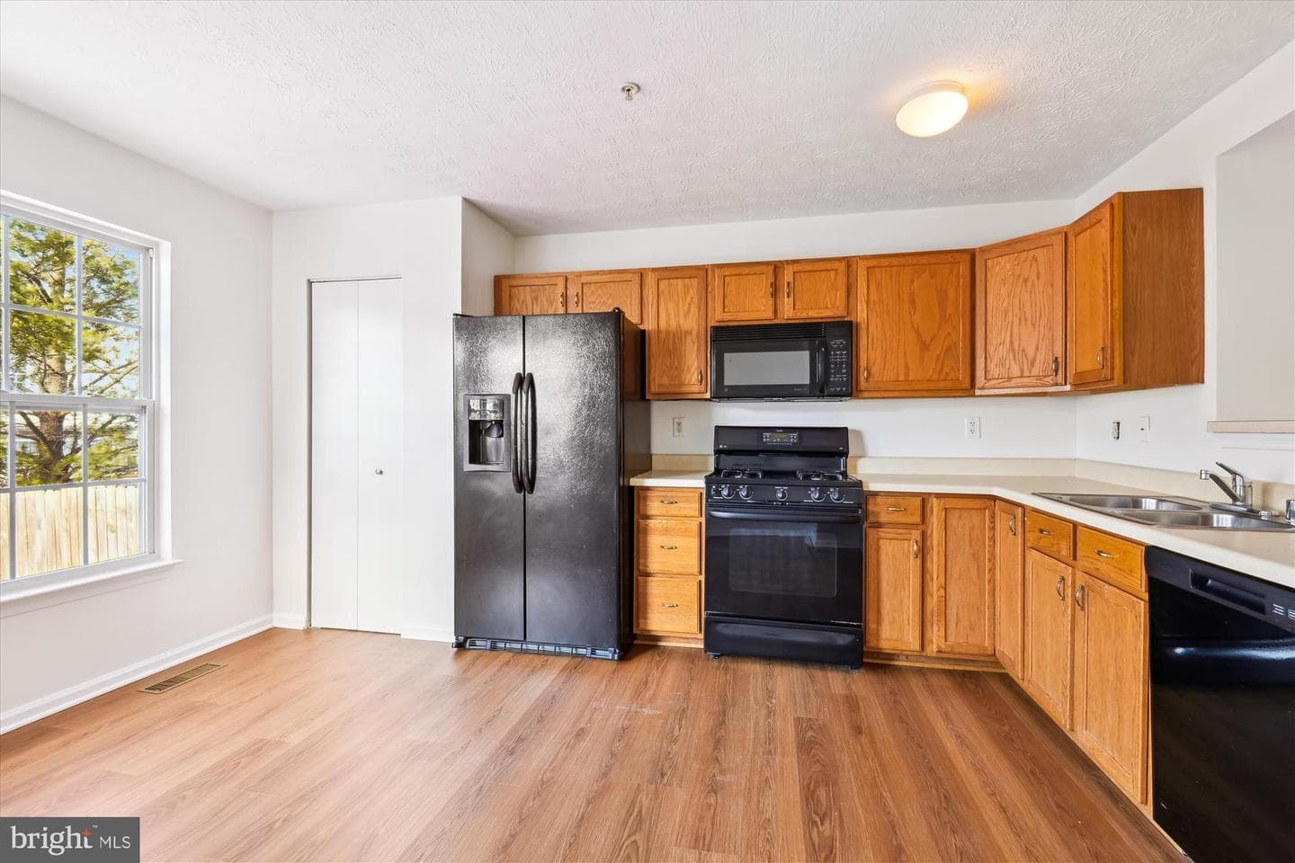 7504 Stones Throw Court photo 8
