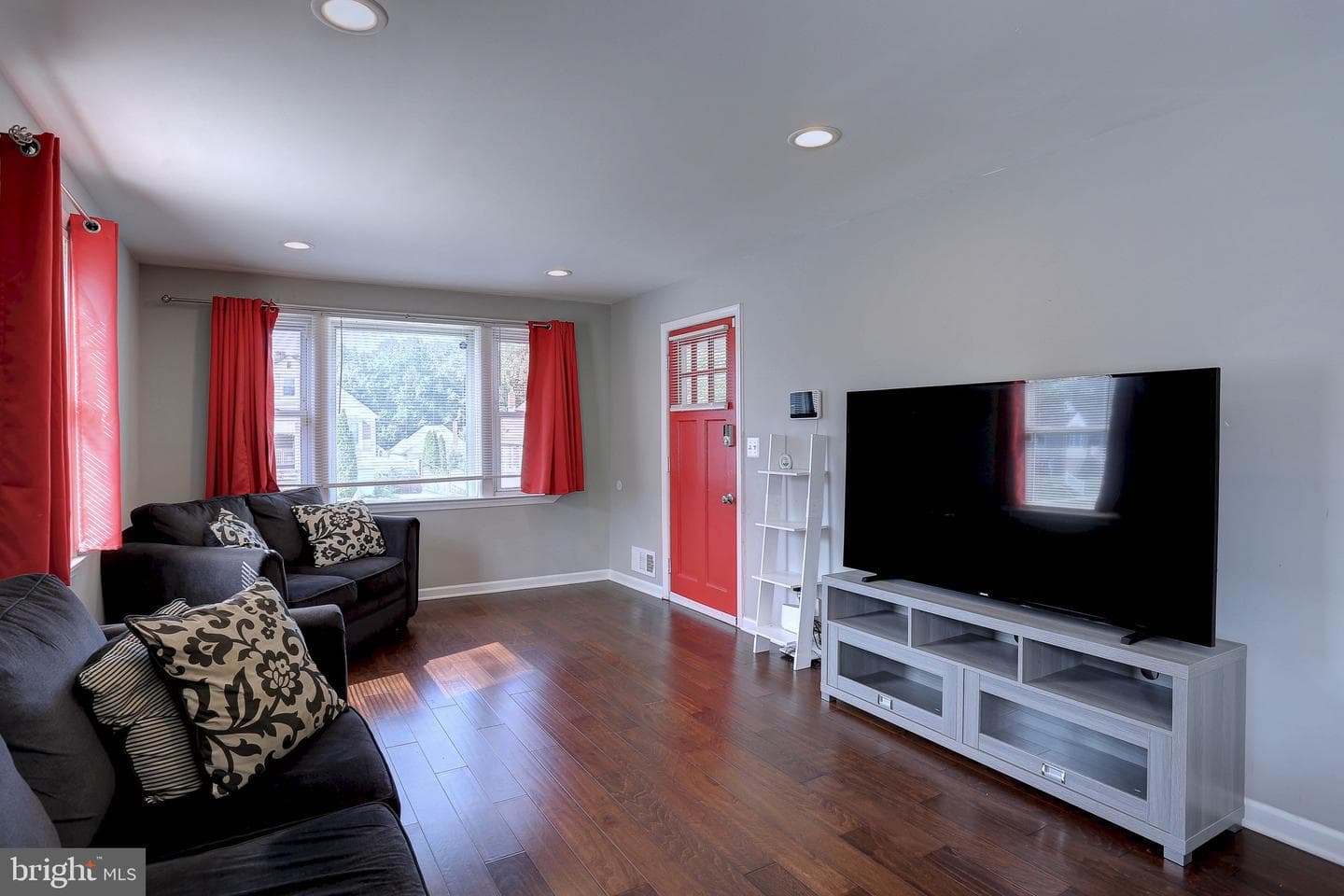 3320 Woodside photo 16