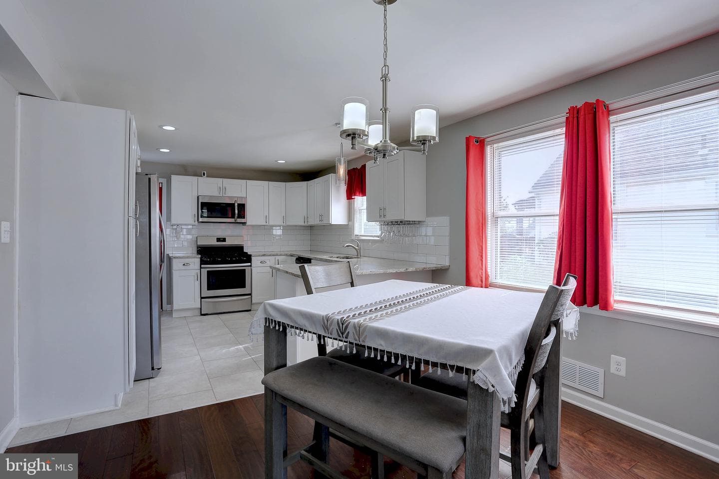 3320 Woodside photo 18