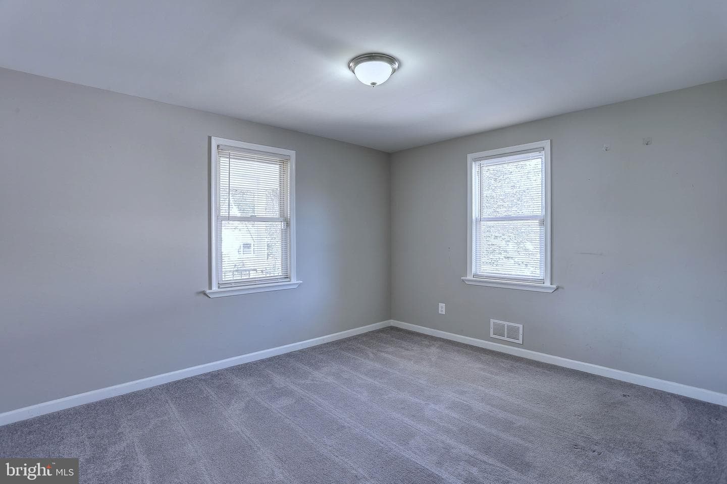 3320 Woodside photo 24