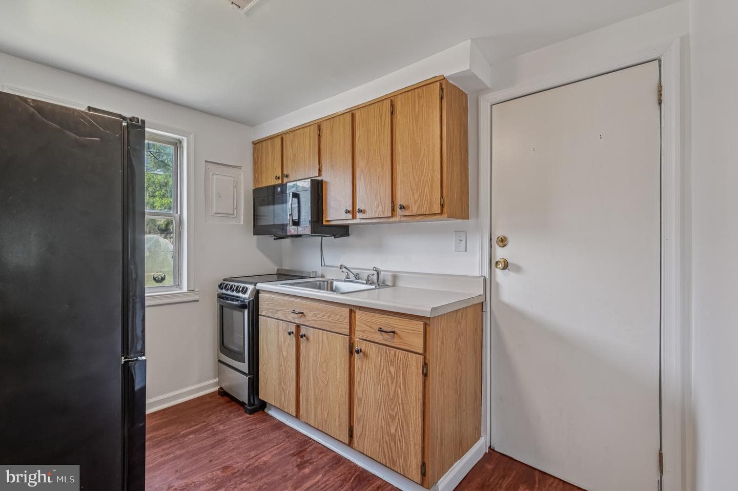 414 Avondale Road photo 12