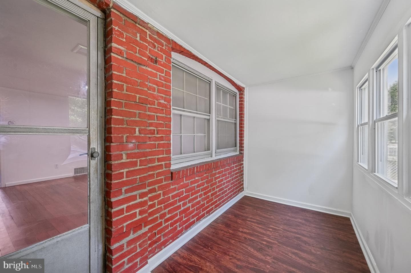 414 Avondale Road photo 6