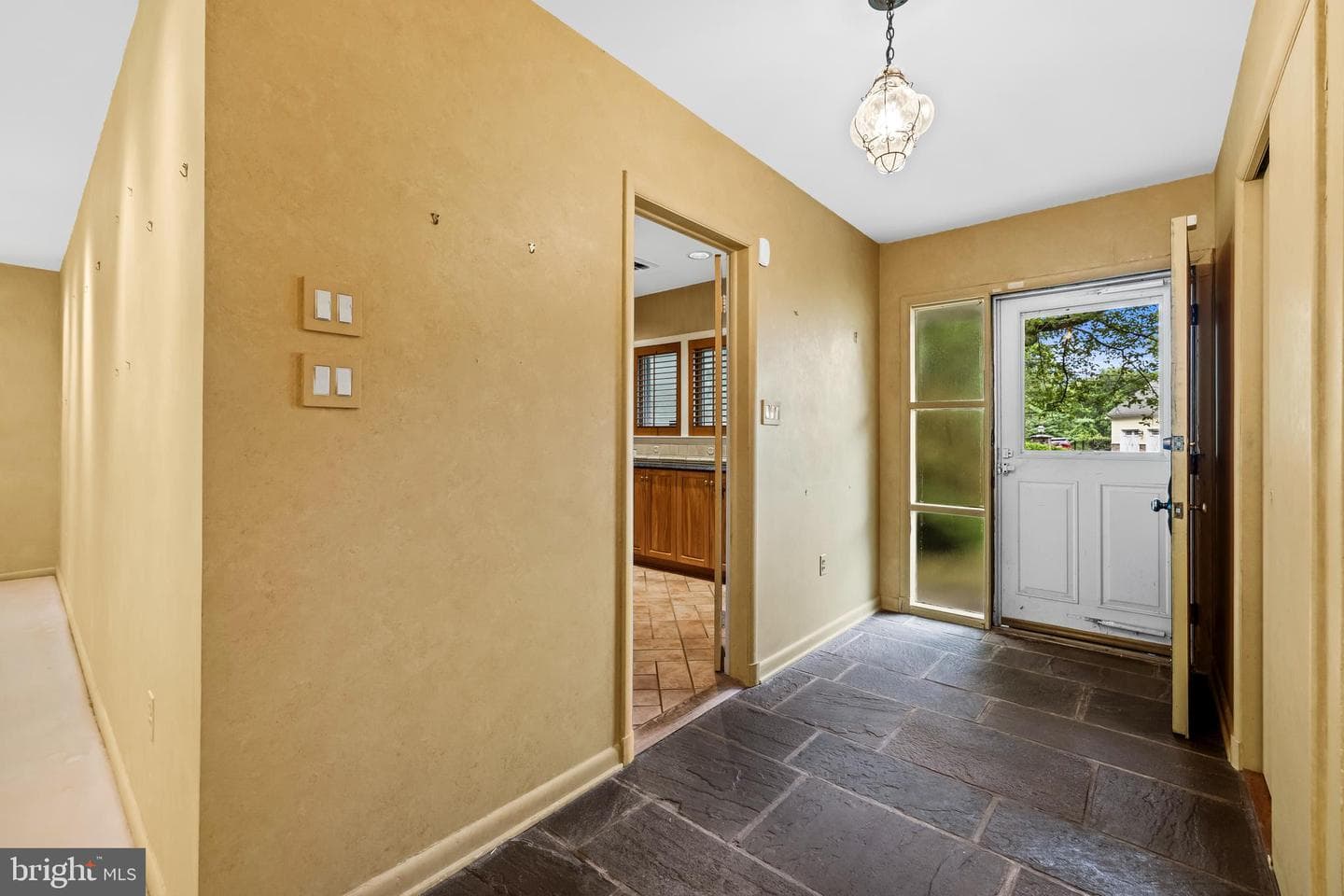 10815 Longacre Lane photo 3
