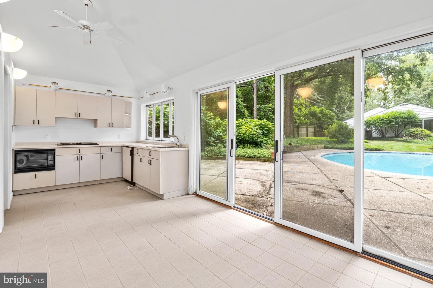 10815 Longacre Lane photo 33