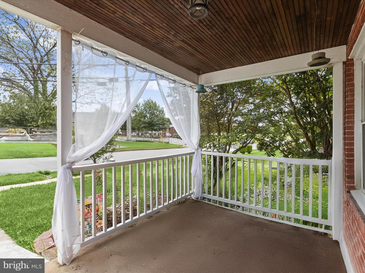 1050 Craftswood Road photo 4