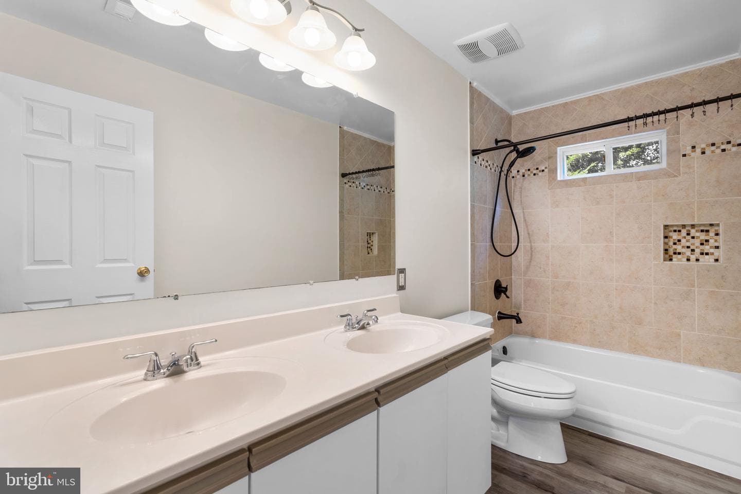 22 Saddlestone Court photo 33