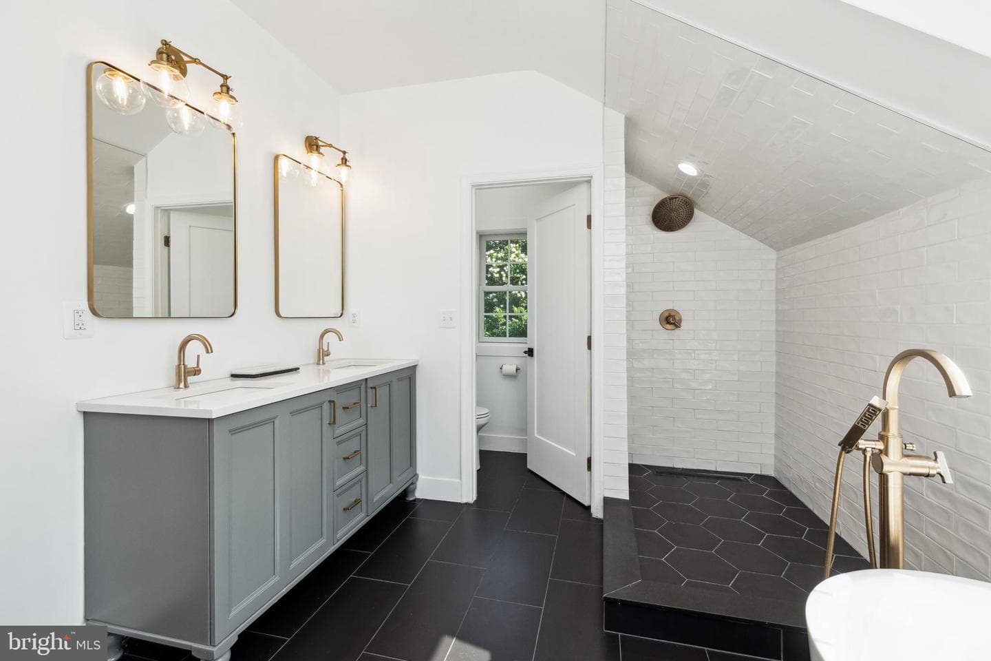 510 Sussex Road photo 25