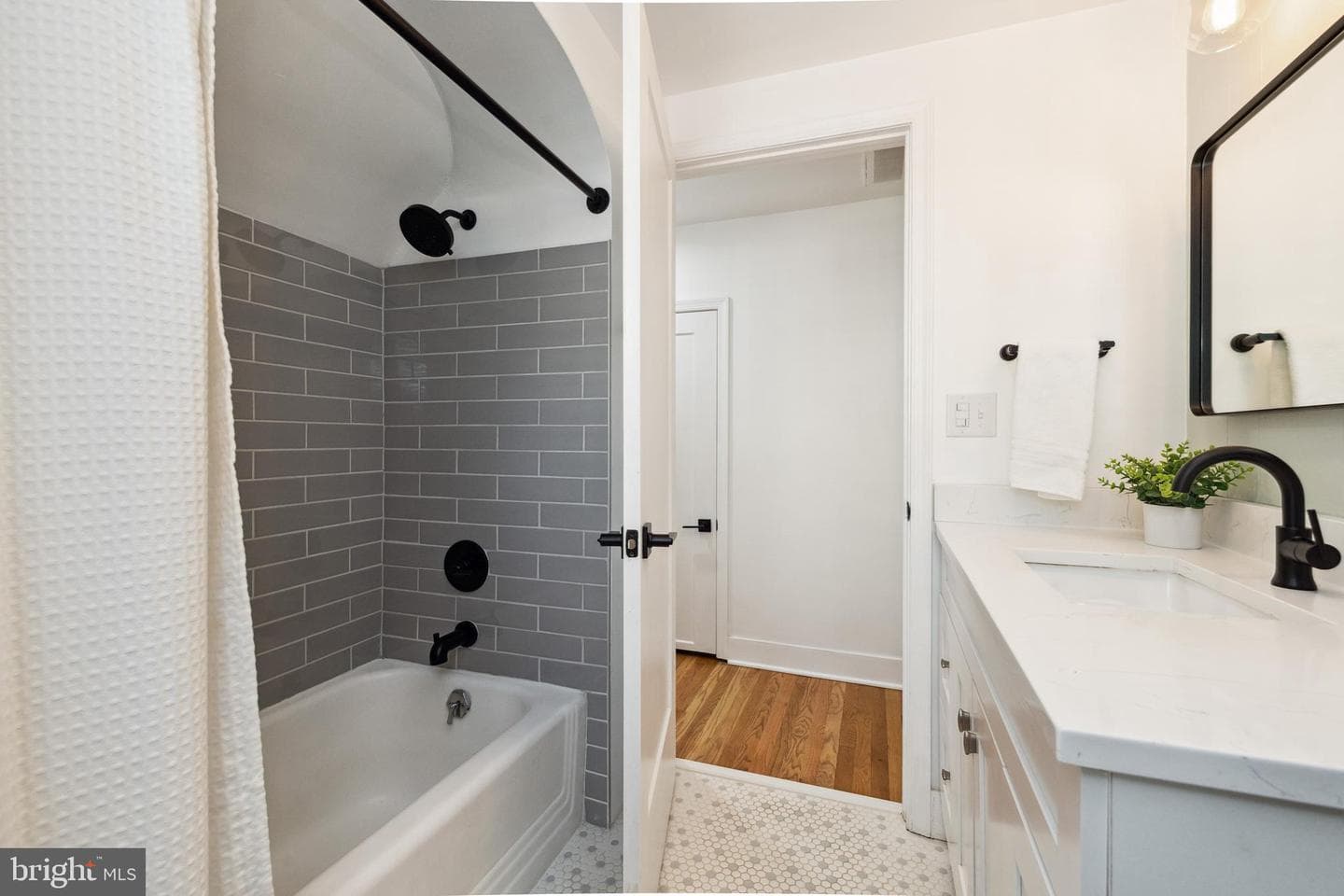 510 Sussex Road photo 31