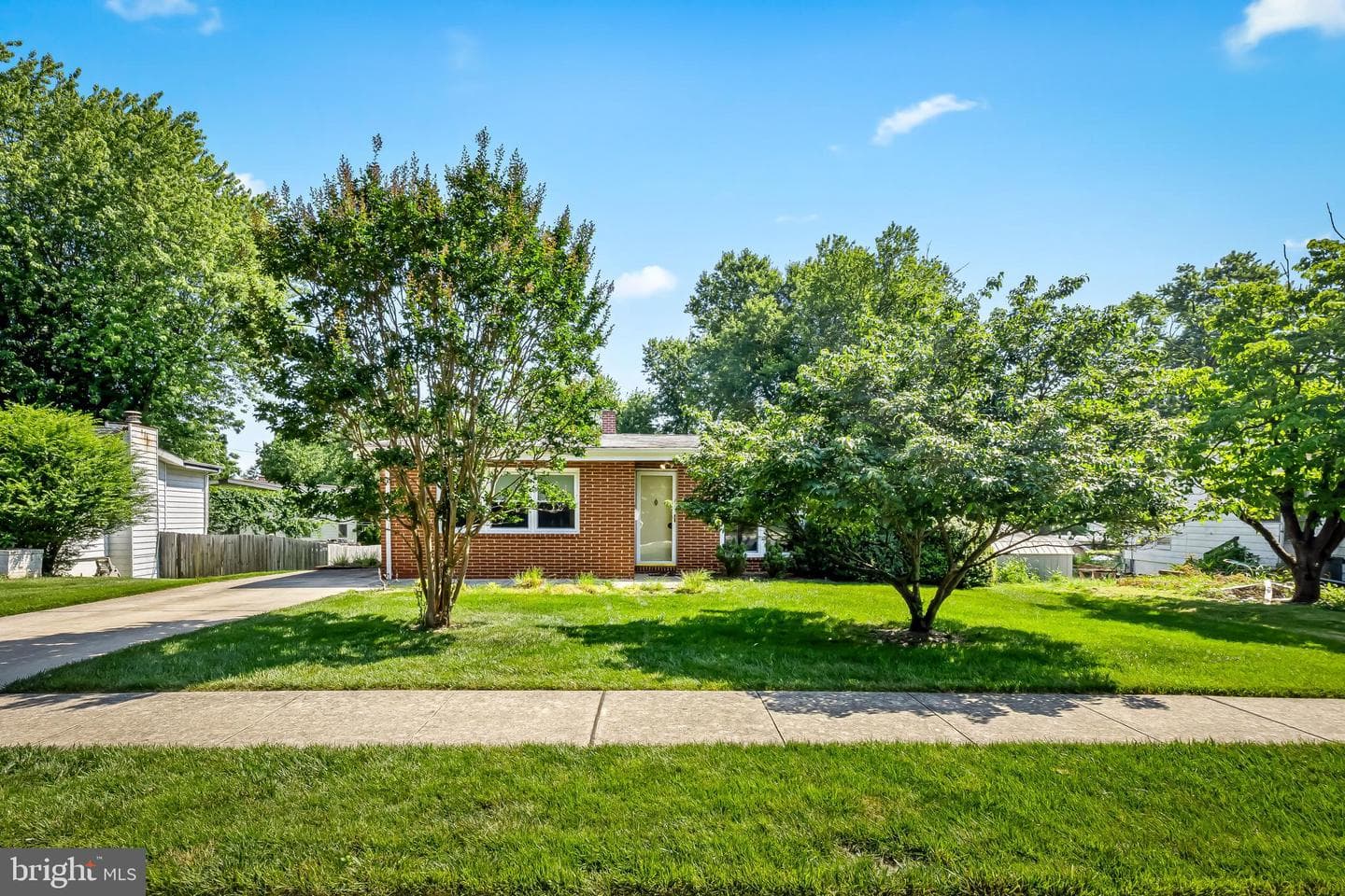 6711 Laurelwood Avenue photo 1