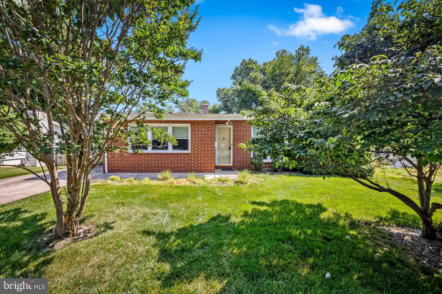 6711 Laurelwood Avenue photo 2