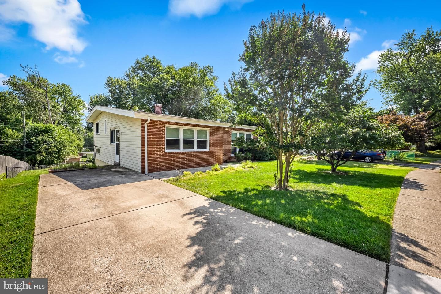 6711 Laurelwood Avenue photo 3