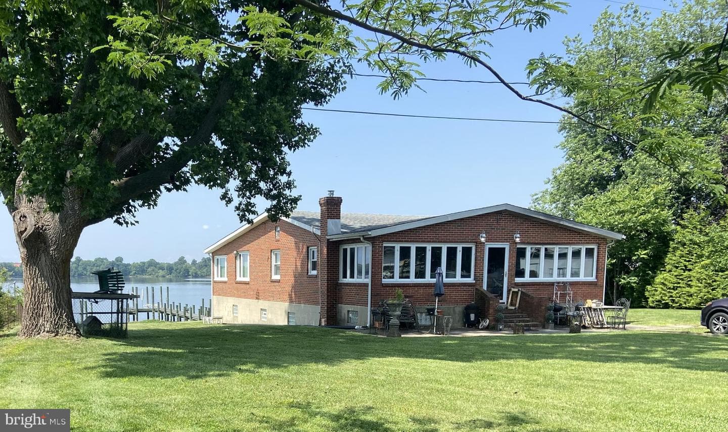 306 Riverside Drive photo 3