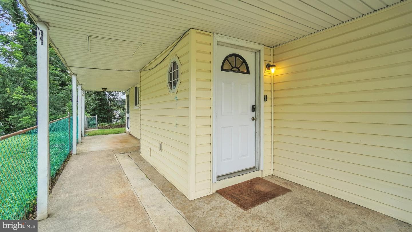 331 Clyde Avenue photo 3