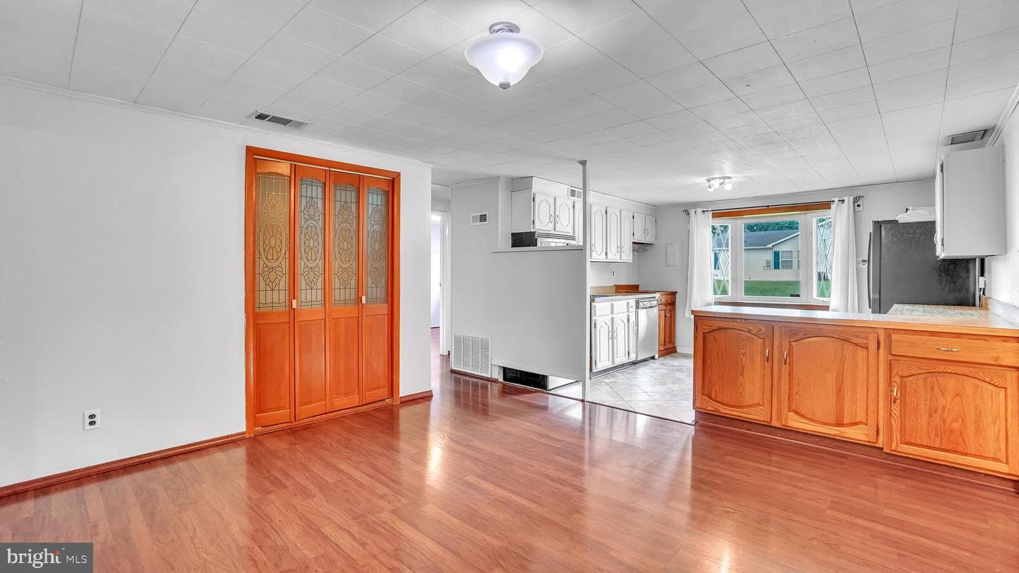 331 Clyde Avenue photo 5