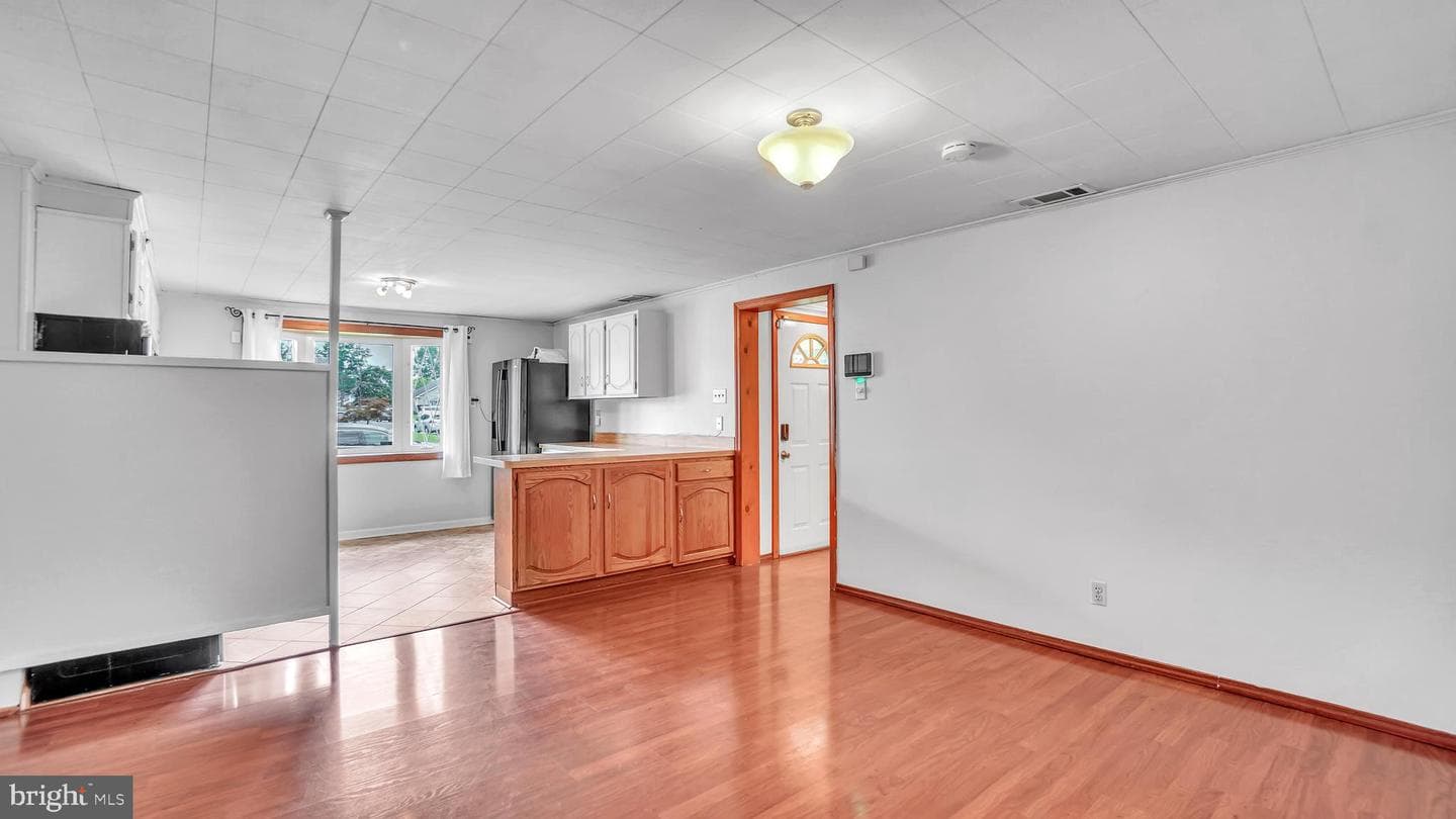 331 Clyde Avenue photo 9