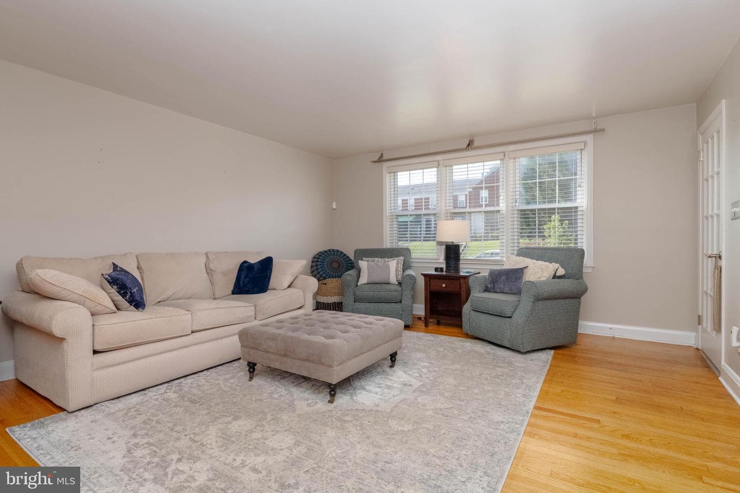 1525 Doxbury Road photo 4