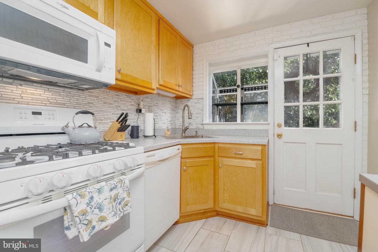 1525 Doxbury Road photo 9