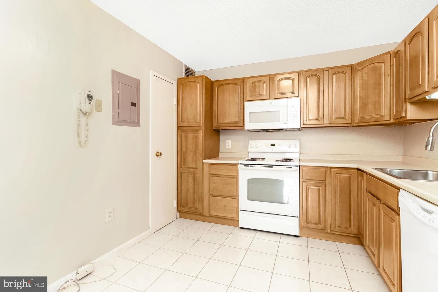 205 E Joppa #2706 photo 19
