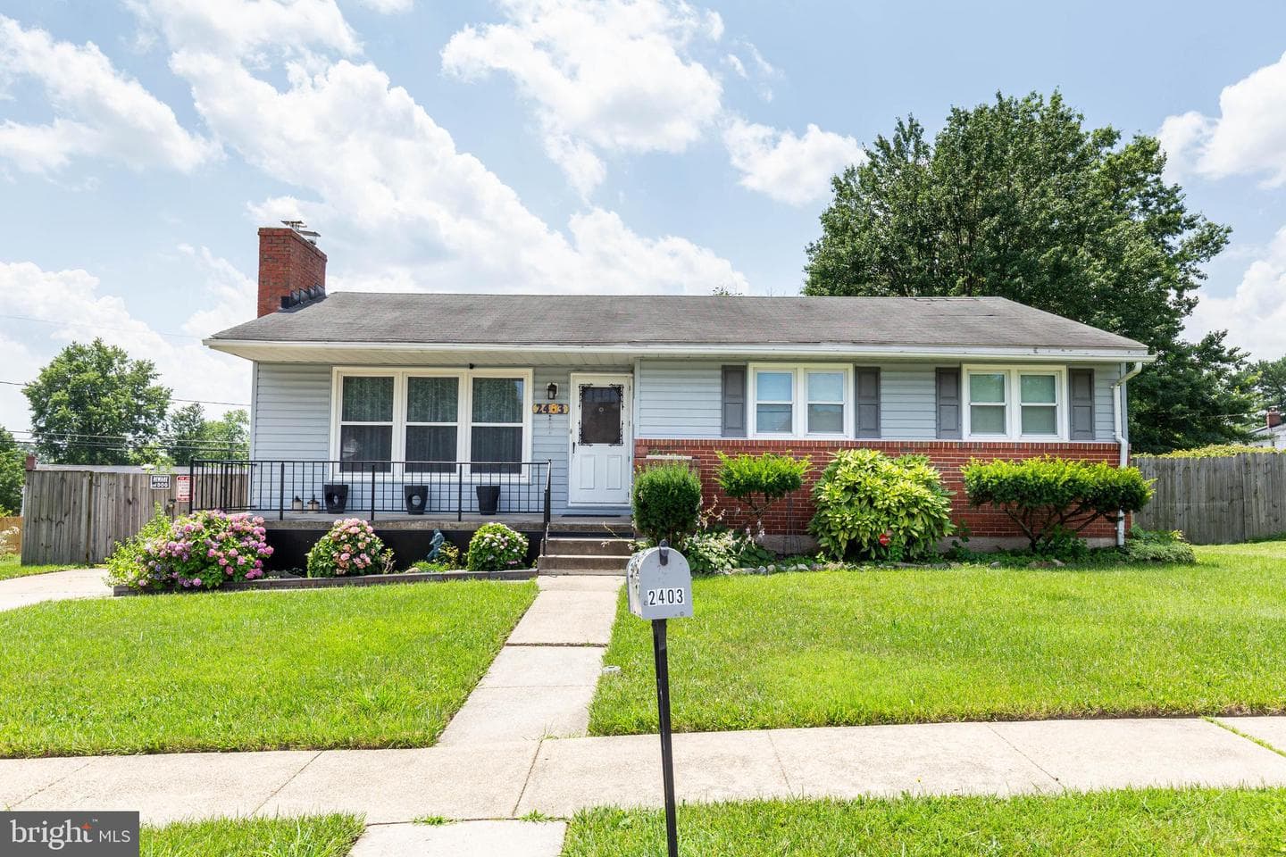 2403 Harwood photo 1