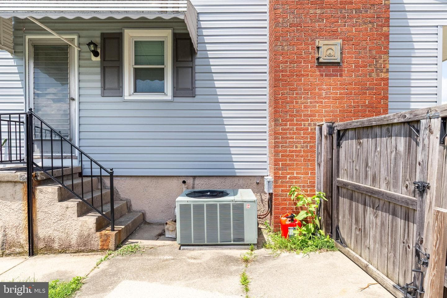 2403 Harwood photo 11