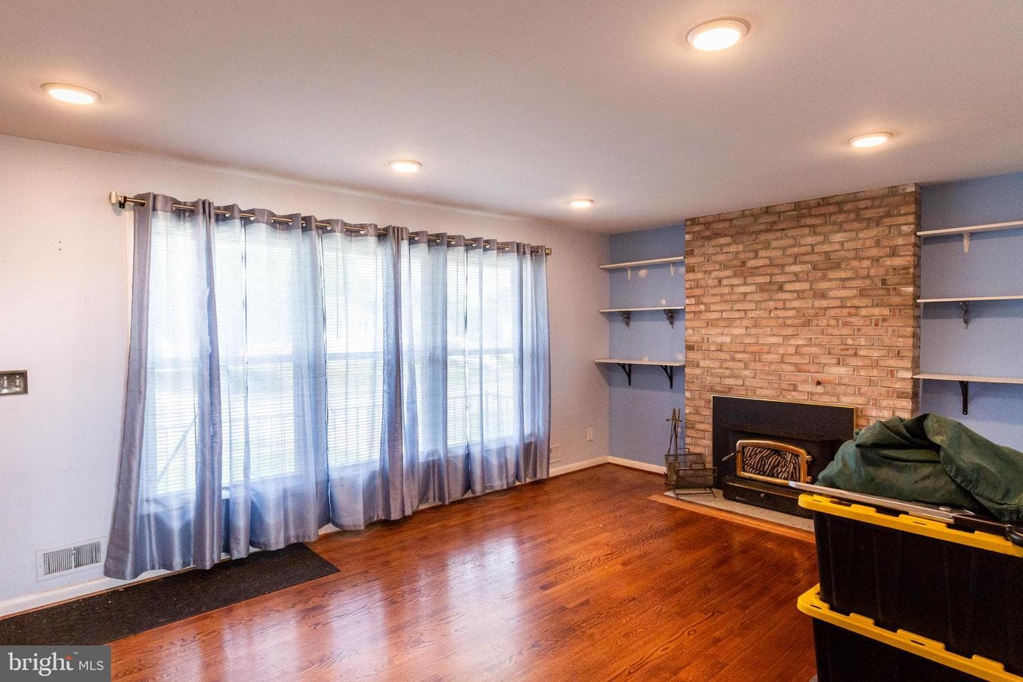2403 Harwood photo 13