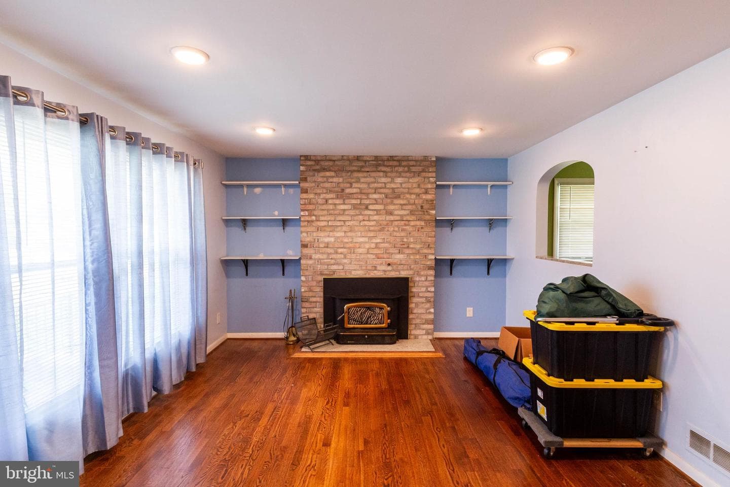 2403 Harwood photo 14
